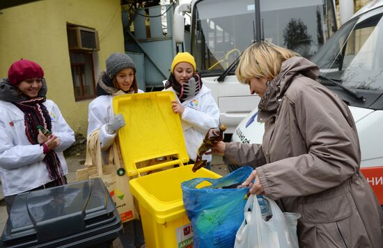 Mobile waste sorting and collection points