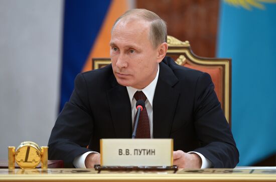 Vladimir Putin visits Belarus