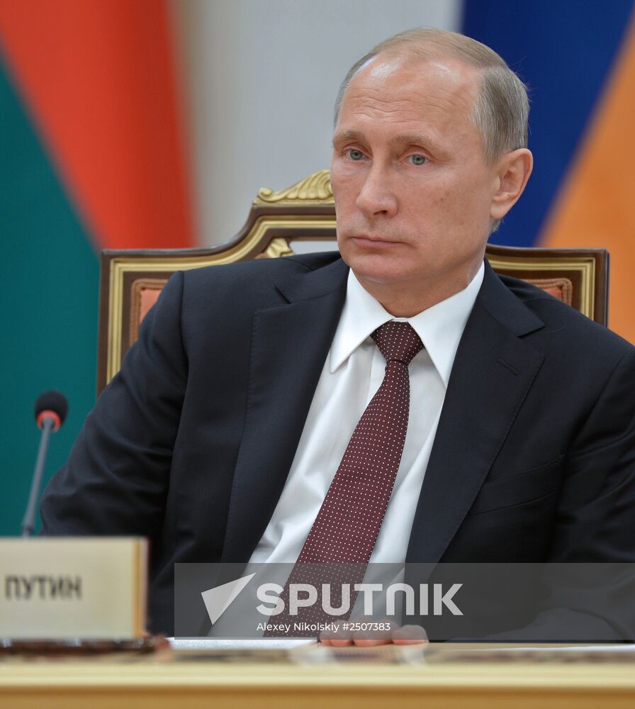 Vladimir Putin visits Belarus