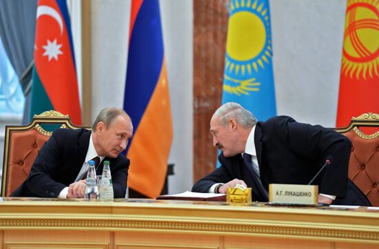 Vladimir Putin visits Belarus