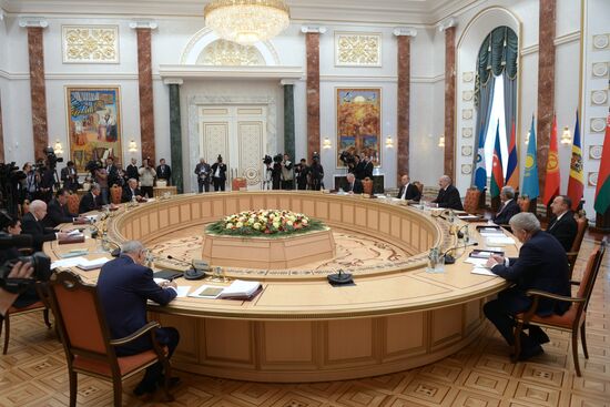 Vladimir Putin visits Belarus
