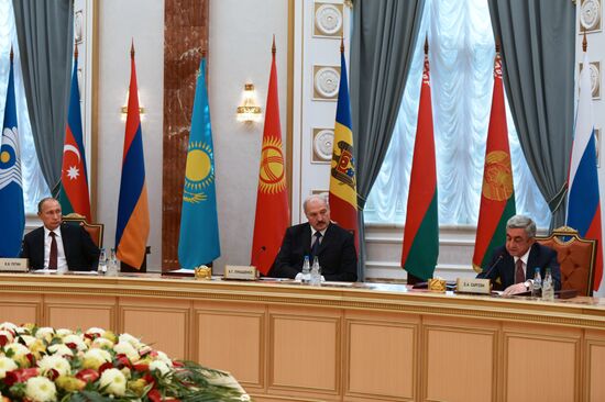 Vladimir Putin visits Belarus