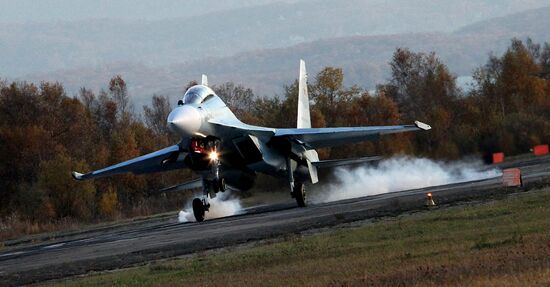 Wing of Eastern Military District receives two new Su-30 M2 fighters