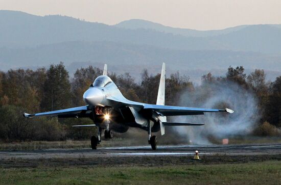 Wing of Eastern Military District receives two new Su-30 M2 fighters