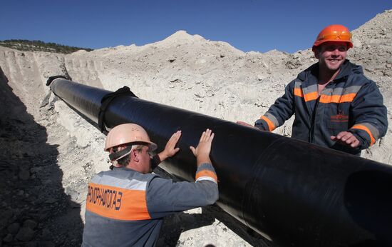 Preparing gas pipeline for winter season in Crimea