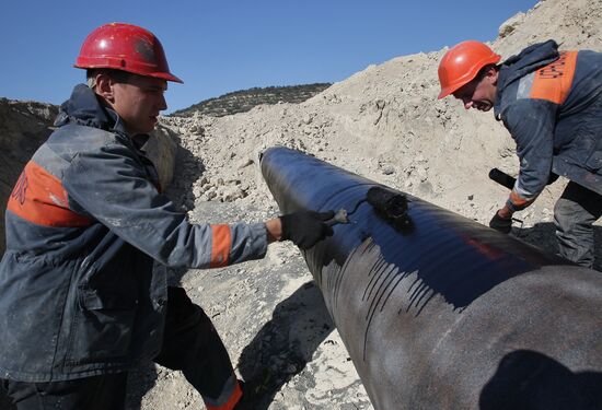 Preparing gas pipeline for winter season in Crimea