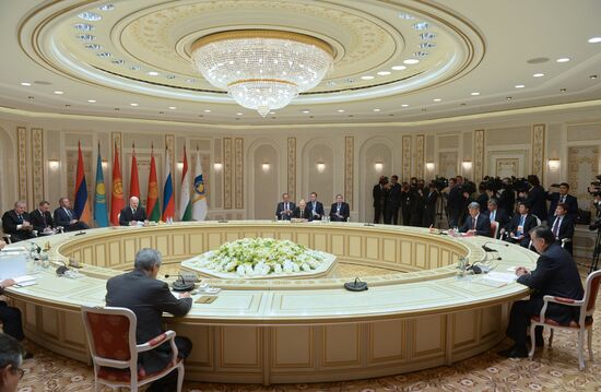 Vladimir Putin visits Belarus