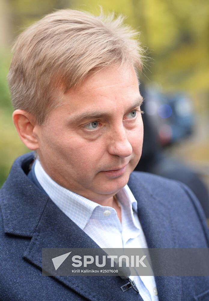 Mobile waste sorting and collection points