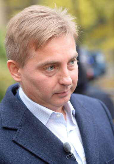 Mobile waste sorting and collection points