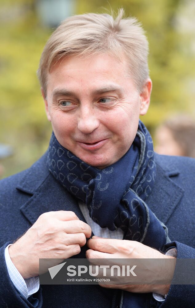 Mobile waste sorting and collection points