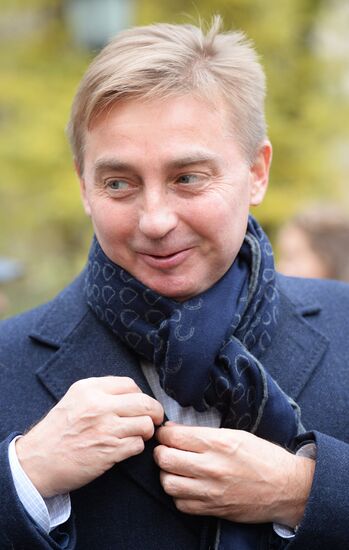 Mobile waste sorting and collection points