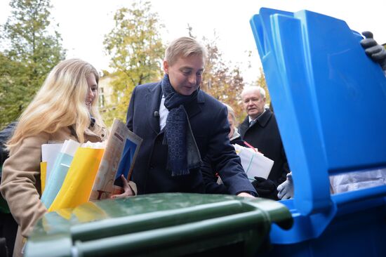 Mobile waste sorting and collection points