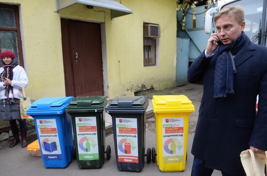 Mobile waste sorting and collection points
