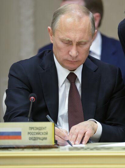 Vladimir Putin visits Belarus