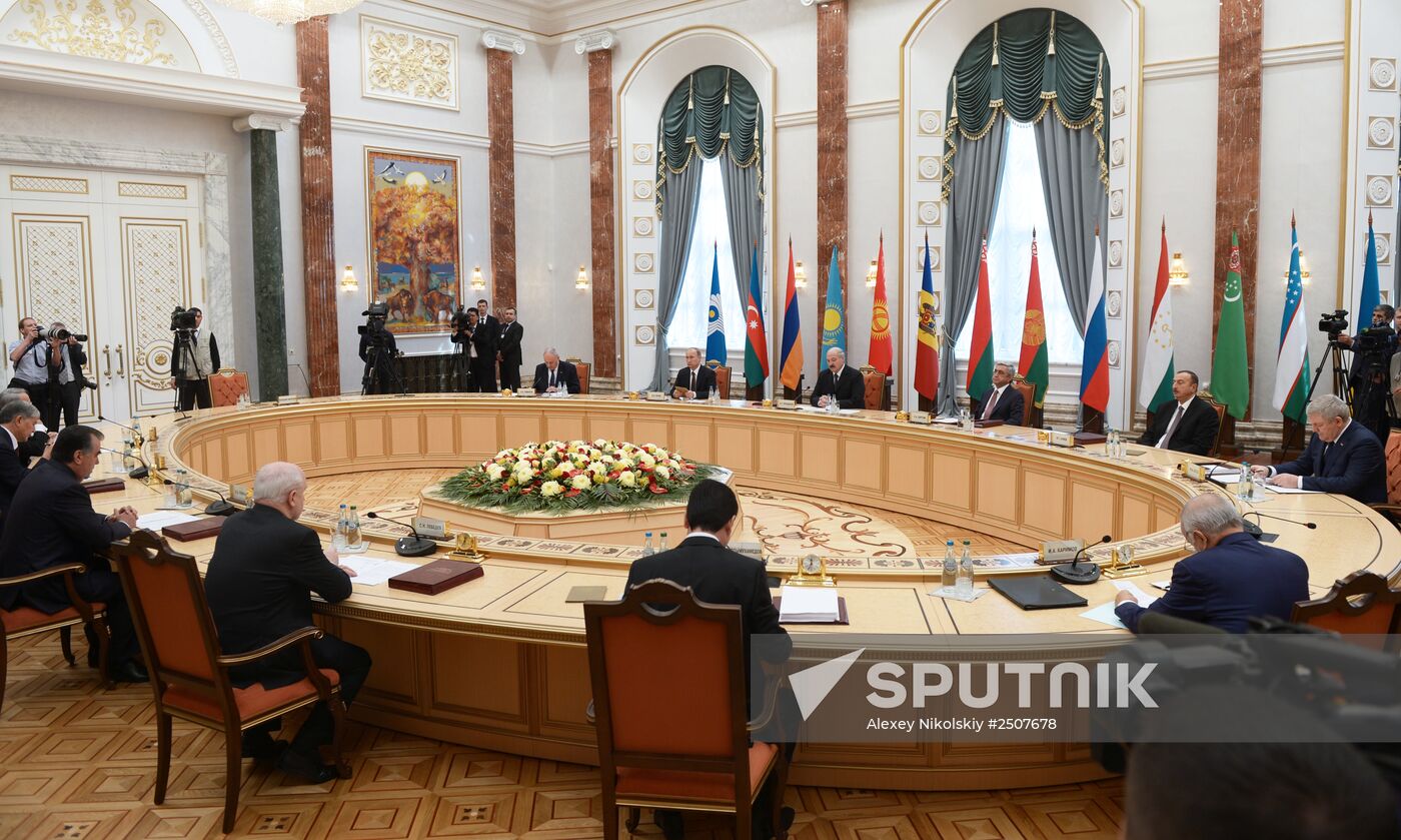 Vladimir Putin visits Belarus