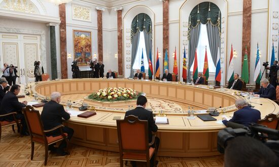 Vladimir Putin visits Belarus