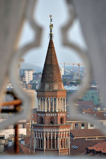 World cities. Milan