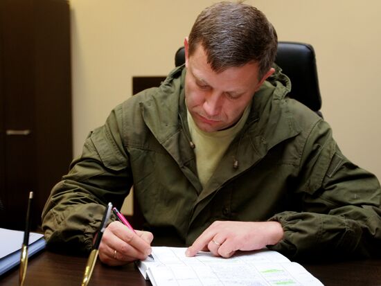 Prime Minister Alexander Zakharchenko submits voter signatures