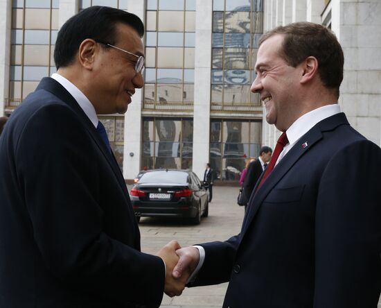 Dmitry Medvedev meets with Li Keqiang