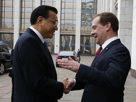 Dmitry Medvedev meets with Li Keqiang