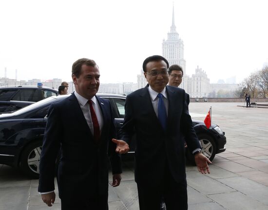 Dmitry Medvedev meets with Li Keqiang