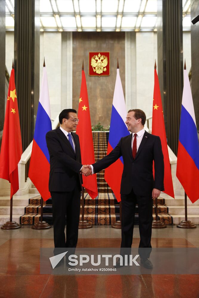 Dmitry Medvedev meets with Li Keqiang