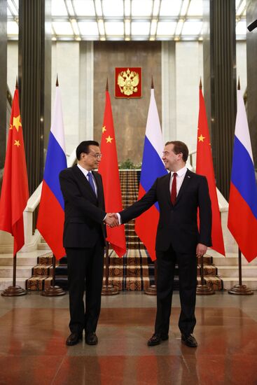 Dmitry Medvedev meets with Li Keqiang