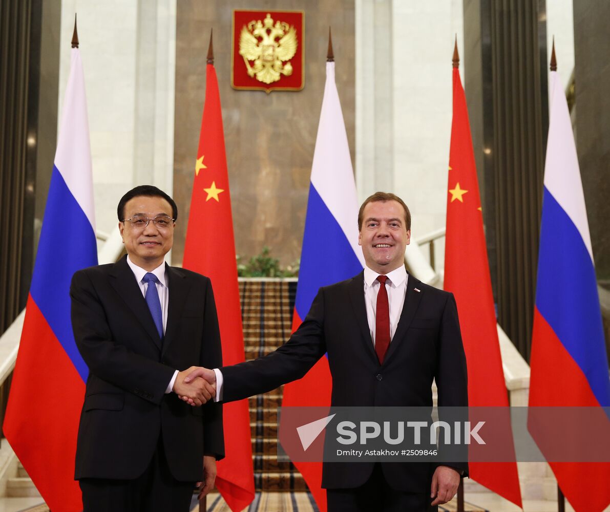 Dmitry Medvedev meets with Li Keqiang