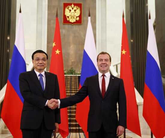 Dmitry Medvedev meets with Li Keqiang