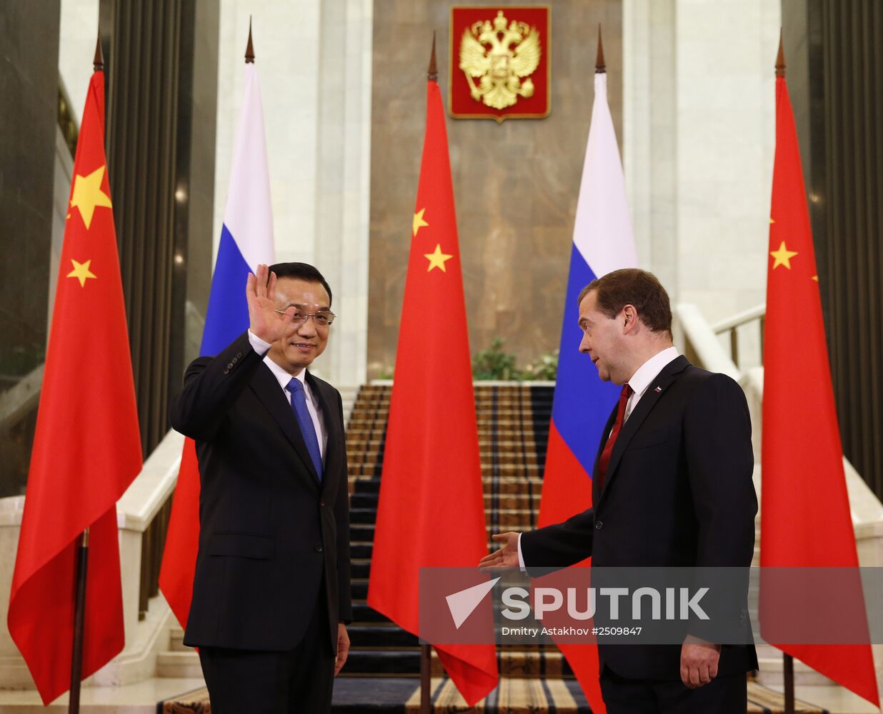 Dmitry Medvedev meets with Li Keqiang