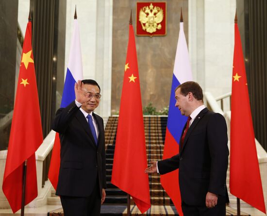 Dmitry Medvedev meets with Li Keqiang
