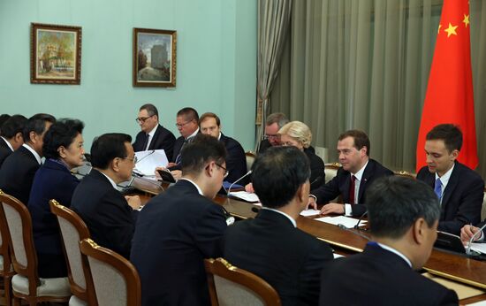 Dmitry Medvedev meets with Li Keqiang