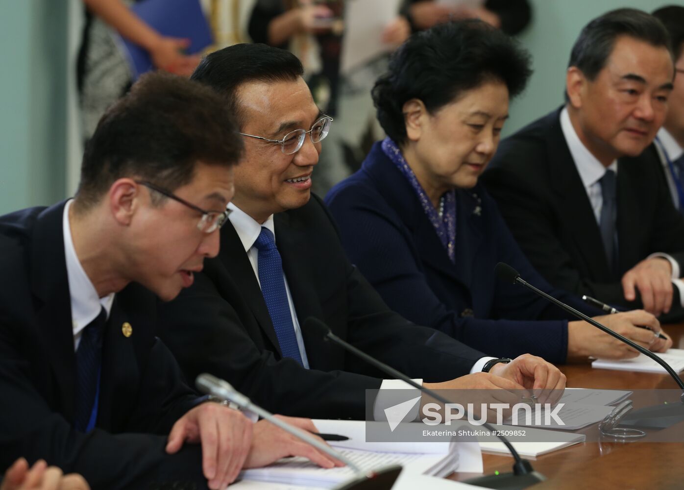 Dmitry Medvedev meets with Li Keqiang