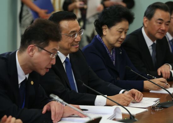 Dmitry Medvedev meets with Li Keqiang