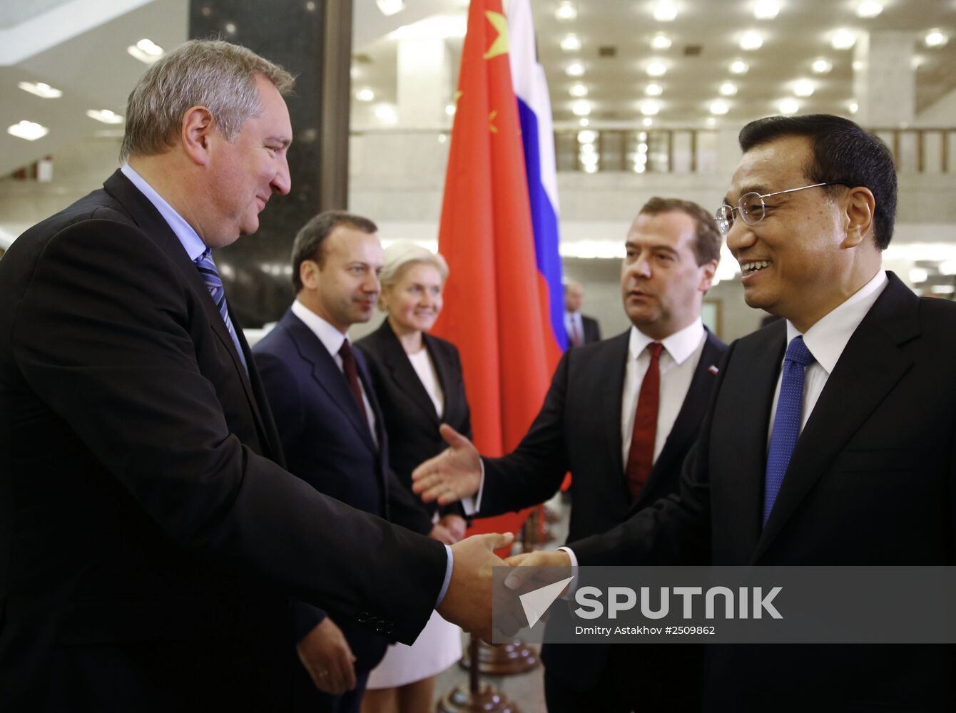 Dmitry Medvedev meets with Li Keqiang