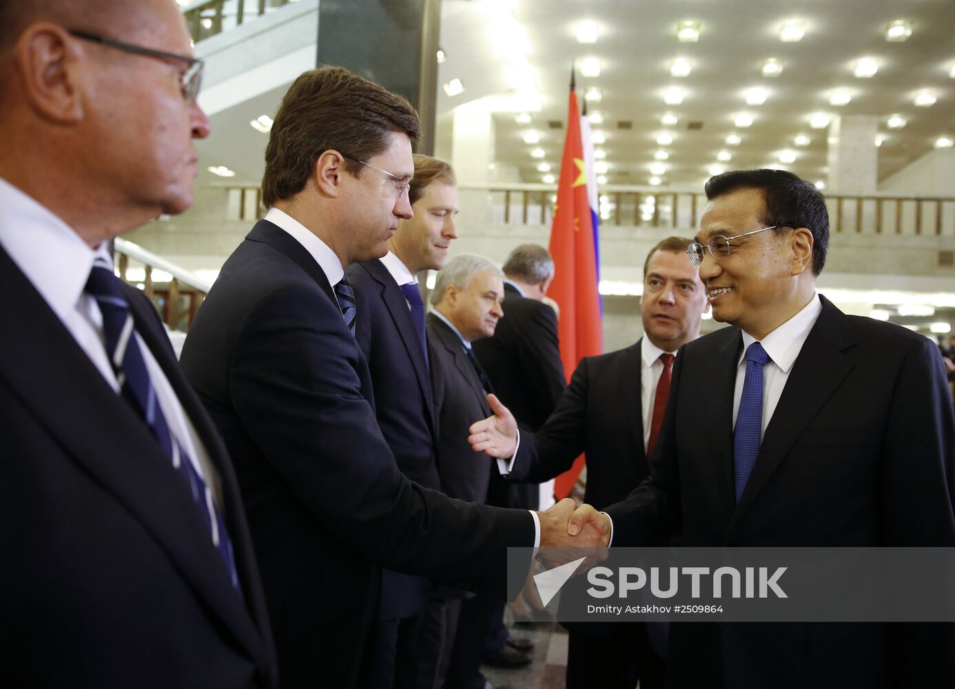 Dmitry Medvedev meets with Li Keqiang