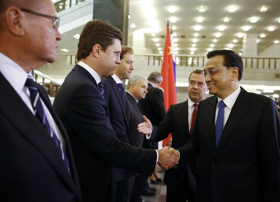 Dmitry Medvedev meets with Li Keqiang