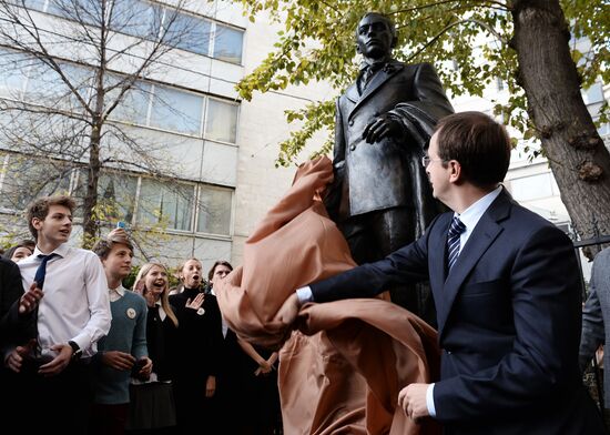 Monument to Yevgeny Vakhtangov unveiled in Moscow