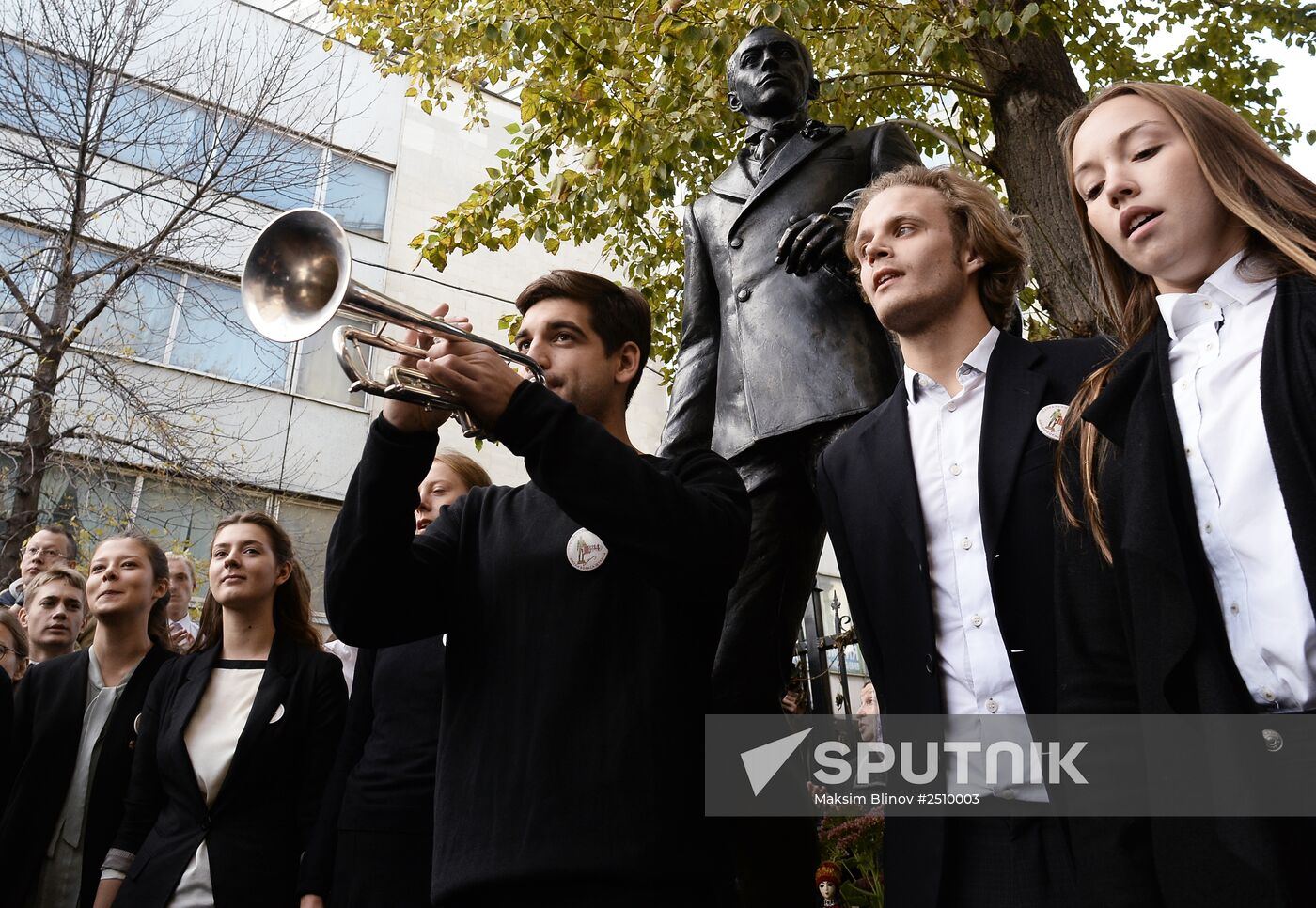 Monument to Yevgeny Vakhtangov unveiled in Moscow