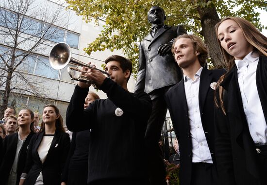 Monument to Yevgeny Vakhtangov unveiled in Moscow