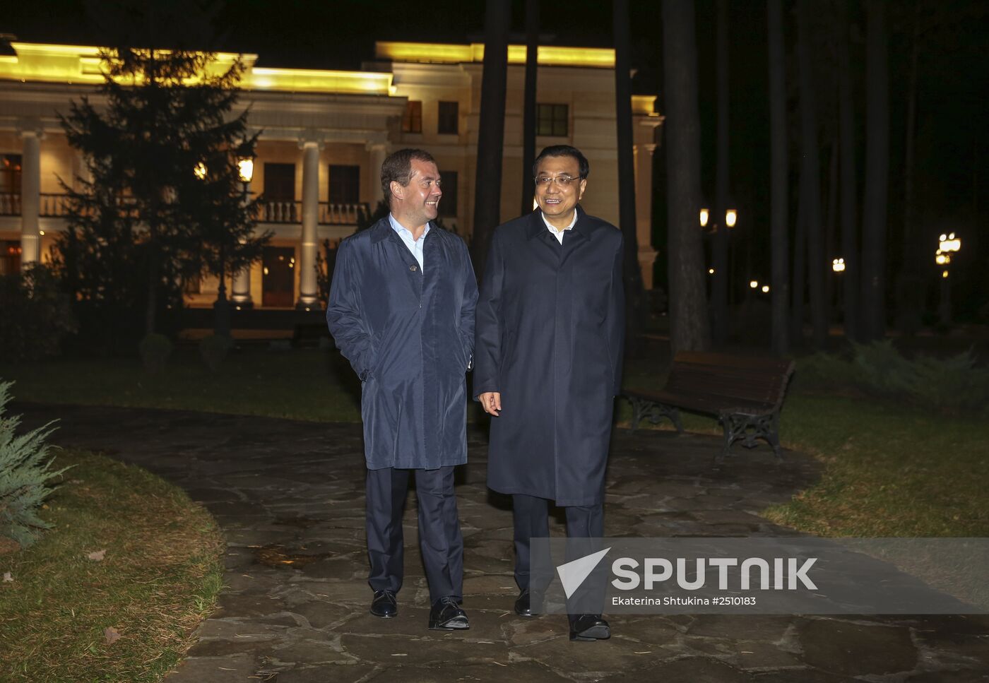 Dmitry Medvedev meets with Chinese Prime Minister Li Keqiang