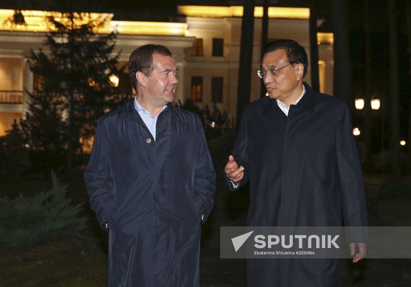 Dmitry Medvedev meets with Chinese Prime Minister Li Keqiang