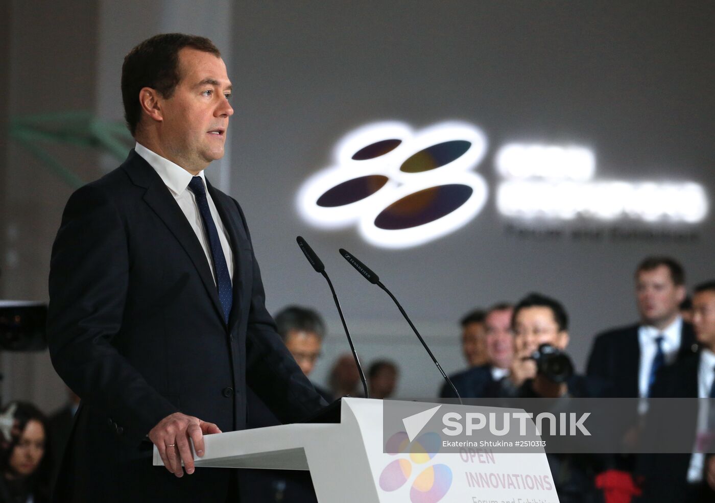 Dmitry Medvedev and Li Keqiang attend Open Innovations forum