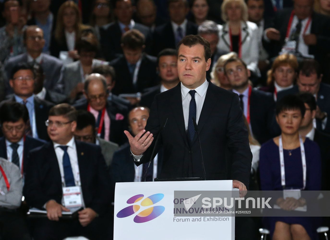 Dmitry Medvedev and Li Keqiang attend Open Innovations forum
