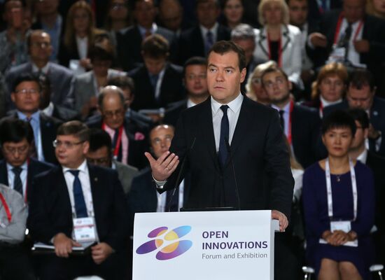 Dmitry Medvedev and Li Keqiang attend Open Innovations forum