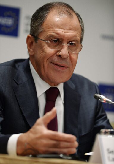 Foreign Minister Sergey Lavrov meets with AEB member companies