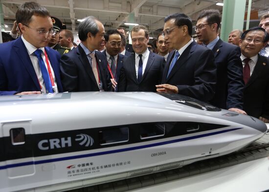 Dmitry Medvedev and Li Keqiang attend the Open Innovations International Forum