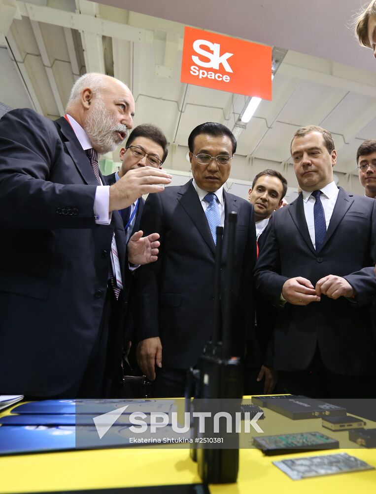 Dmitry Medvedev and Li Keqiang attend the Open Innovations International Forum