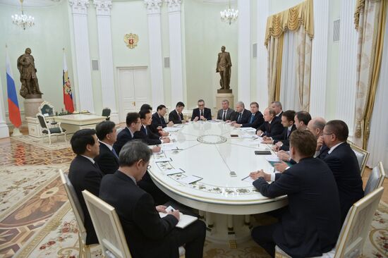 Vladimir Putin meets with Li Keqiang