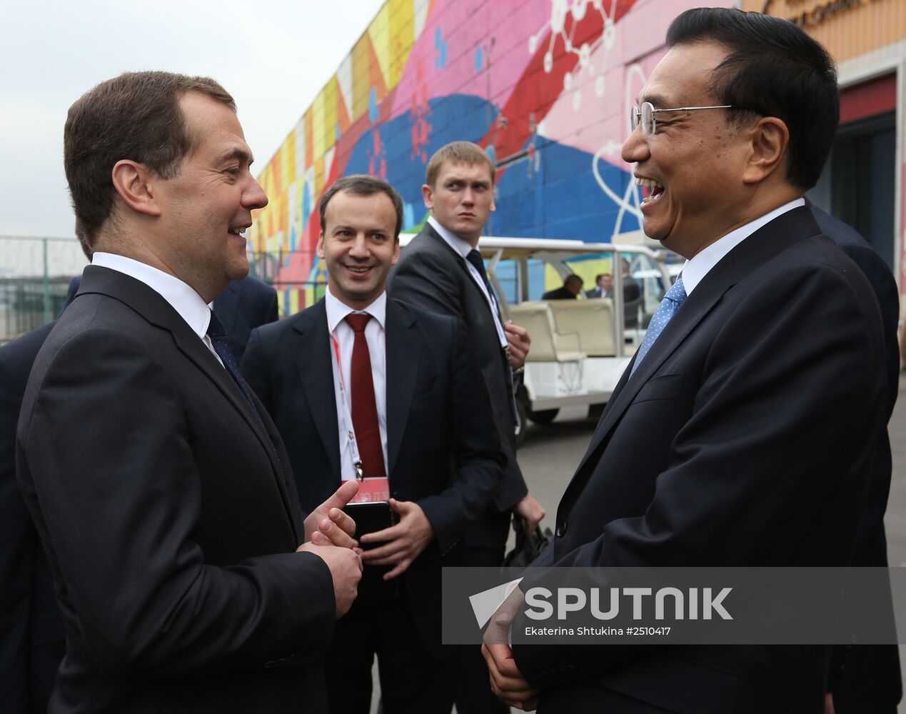 Dmitry Medvedev and Li Keqiang attend the Open Innovations International Forum